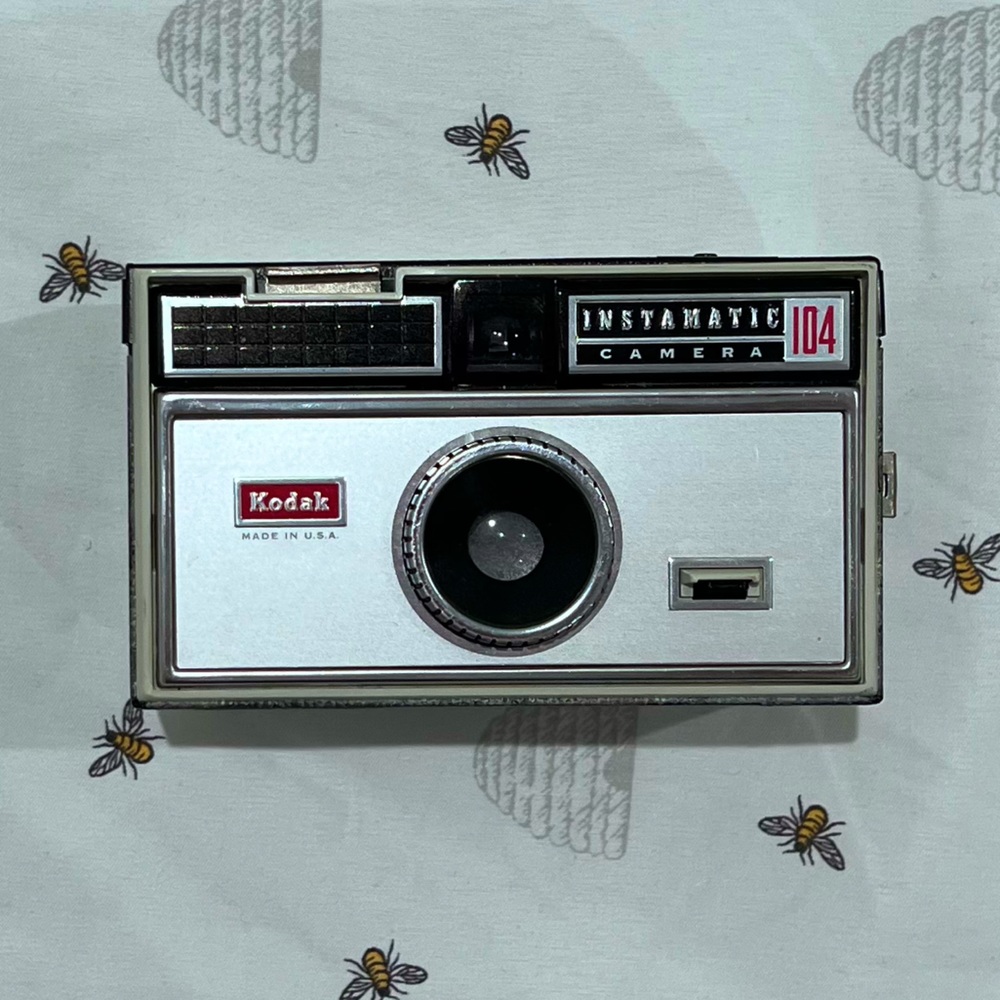 Vintage Kodak Instamatic 104 Camera - Color Outfit with Camera Bag